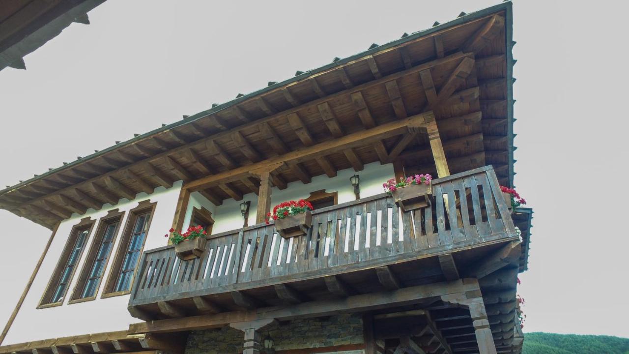 Leshtenski Rai Guest House Exterior foto